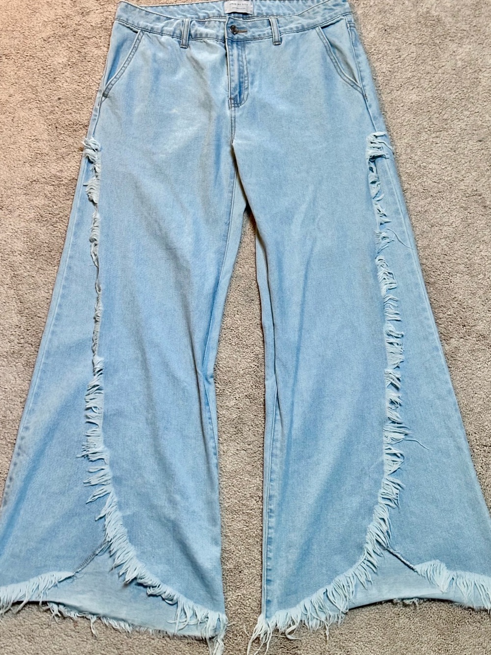 Light Wash Frayed Wide-Leg Women's Jeans